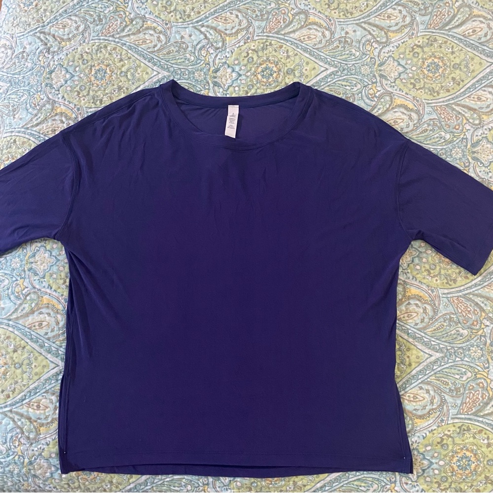 Women’s Lululemon Athletica top. Semi sheer Size 4